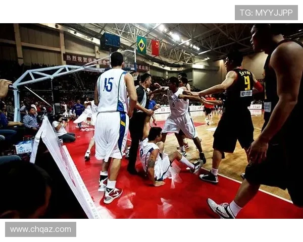 朱芳雨 2010 中巴群殴名场面:组合拳暴打巴西球员,一战封神!(2) 朱芳雨 2010 中巴群殴名场面:组合拳暴打巴西球员,一战封神!(2)